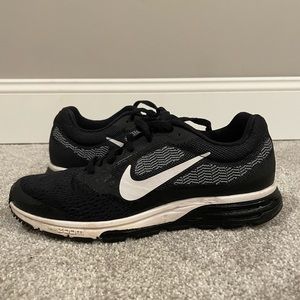 size 6.5 black and white Nike